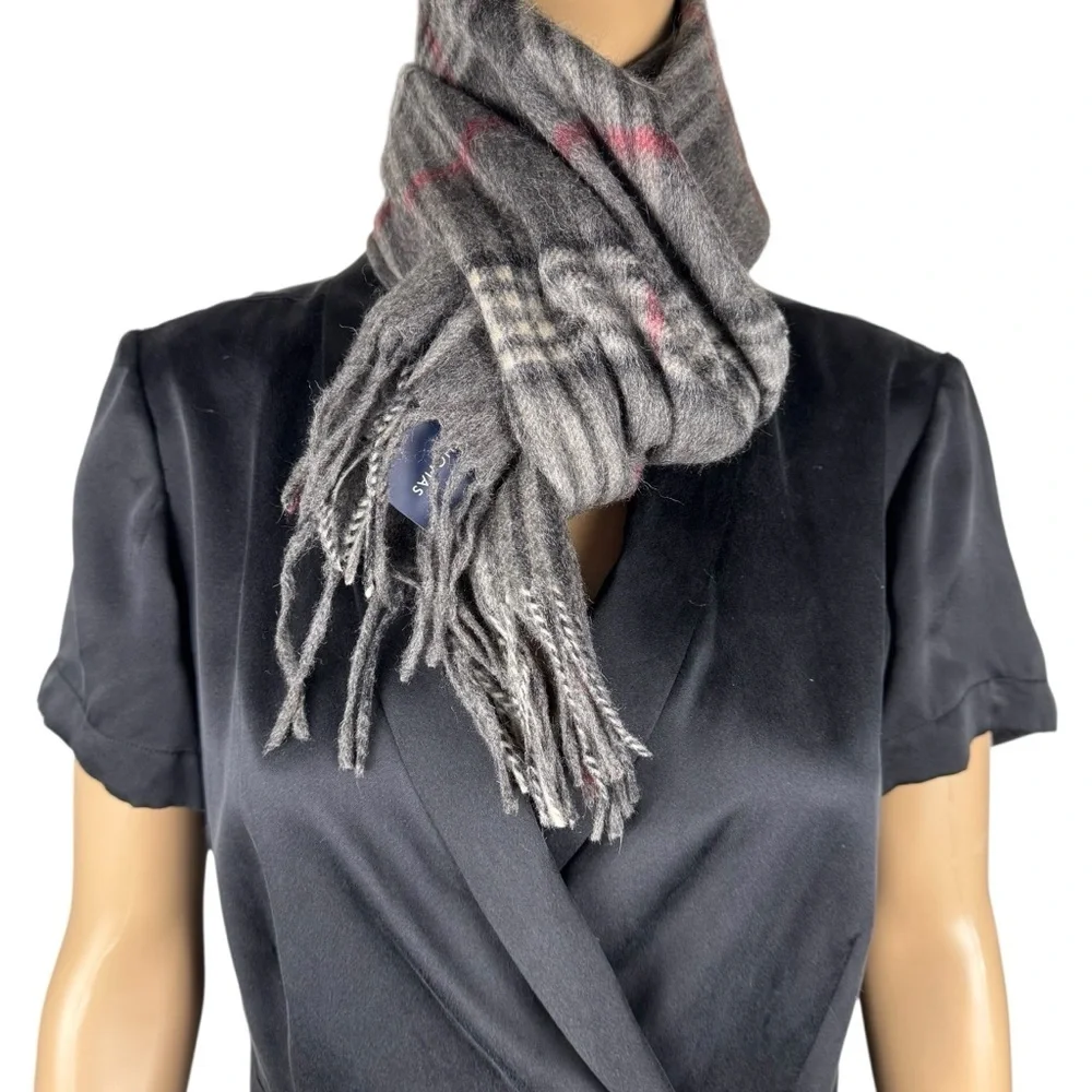 NWT New Grant Thomas 100% Cashmere Grey Plaid Scarf Made In Germany Size 12 x 64